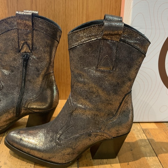 Casta metallic leather boot style Tonya. New in box. Portugal comfort fashion! - Picture 4 of 10